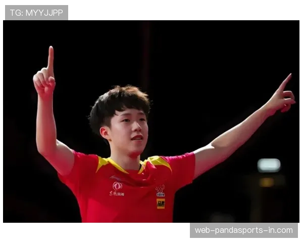 王楚钦赛场上一秒钢铁侠，球场外却能秒变买买买小能手_