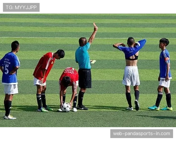 红牌判罚规则详解及关键犯规条件分析