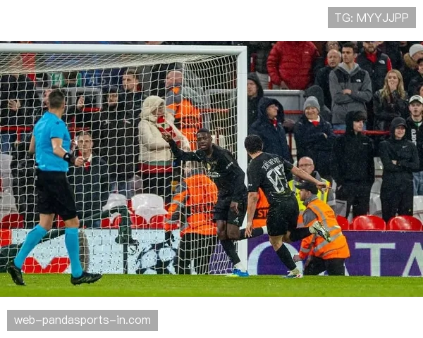 巴黎圣日耳曼关键比赛表现波动，稳定性对争冠形势产生影响