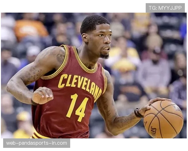 拉里·伯德关键时刻精准投篮胜过魔术师，助力球队锁定胜局