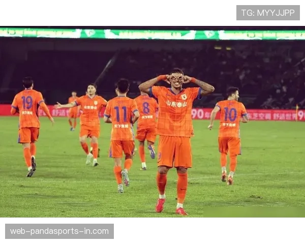 山东泰山中场过度依赖单一战术，节奏失控问题逐步反映在比赛表现中